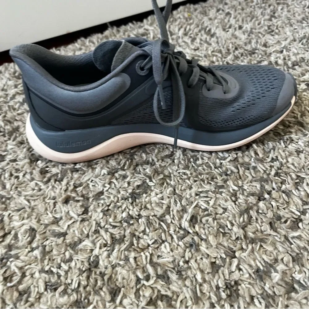 Lululemon grey chargefeel low size 8